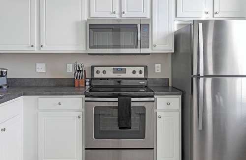 Canal Winchester Apartment | Landing | Incredible 2BD, Pool, Clubhouse