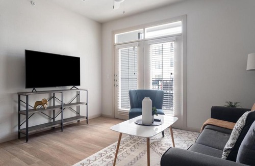 Pflugerville Apartment | Landing Modern 1BD Clubhouse Pool
