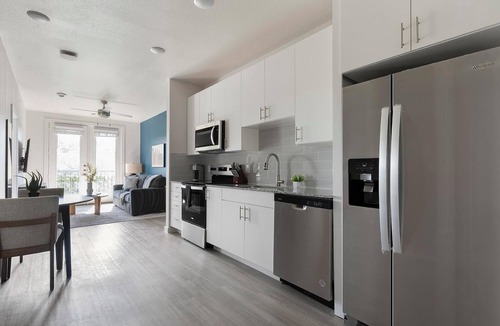 Sweetbriar Apartment | Landing | Modern 1BD, Gym, Pool