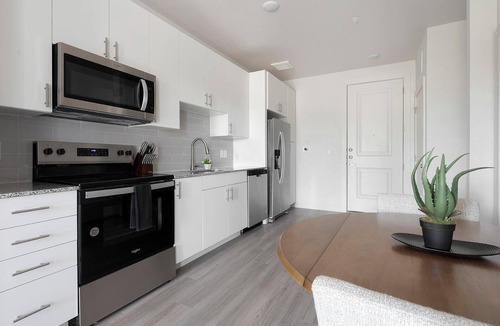 Sweetbriar Apartment | Landing | Modern 1BD, Gym, Pool