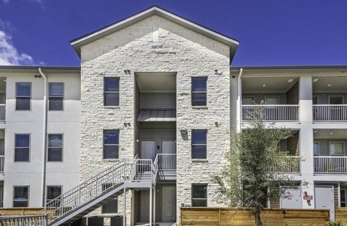 Leander Apartment | Landing | Modern 1BD, Gym, Clubhouse