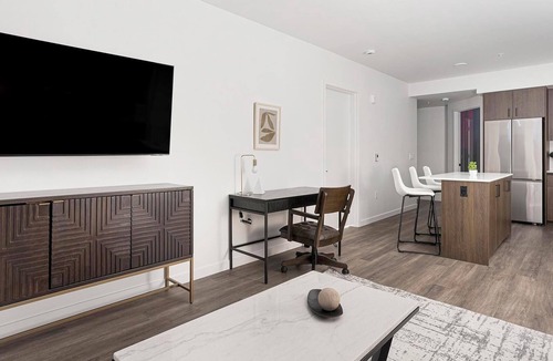Crown Hill Apartment | Landing | Modern 2BD, Gym