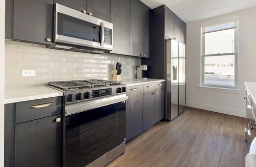 Uptown Apartment | Landing | Modern 2BD, Rooftop Lounge, Gym