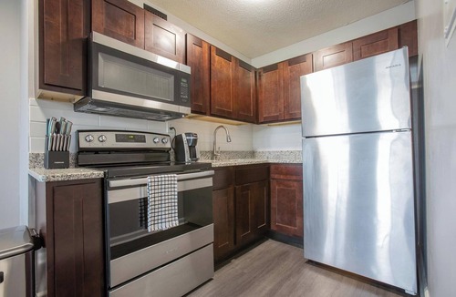 Fort Wayne Apartment | Landing | Modern Studio, Pool, Game Room