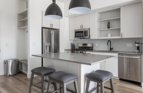 Zilker Apartment | Landing | Spectacular 1BD, Gym
