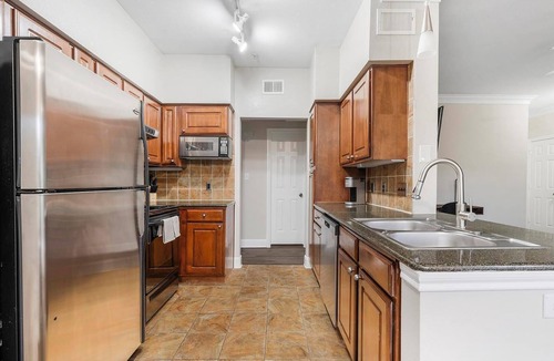 West Oak Hill Apartment | Landing | Spectacular 2BD, Gym