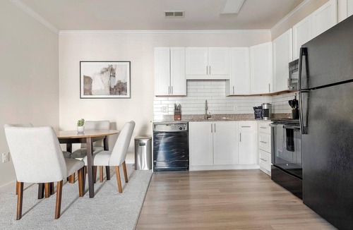 Charlotte Apartment | Landing | Spectacular 2BD, Clubhouse, Gym