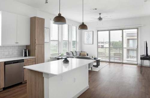 Austin Apartment | Landing | Stunning 2BD, Gym, Clubhouse