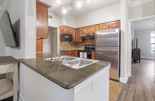 West Oak Hill Apartment | Landing | Stunning 2BD, Gym