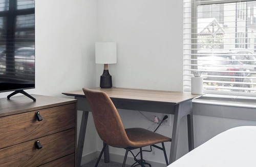 Austin Apartment | Landing | Stylish 1BD, Gym, Clubhouse
