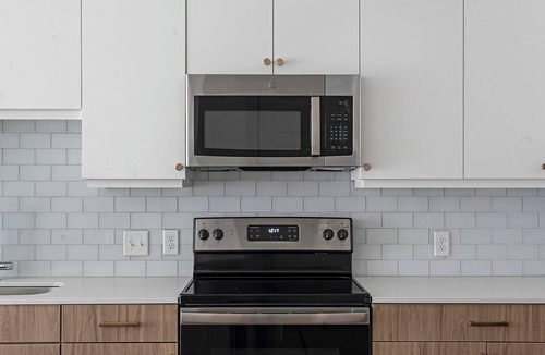 Austin Apartment | Landing | Stylish 1BD, Pool, Clubhouse