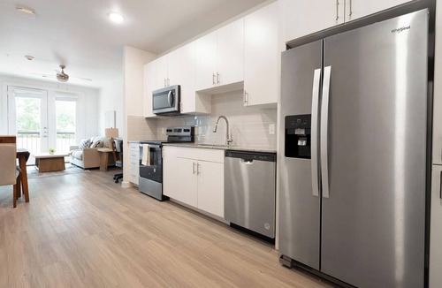 Sweetbriar Apartment | Landing | Stylish 1BD, Pool, Gym