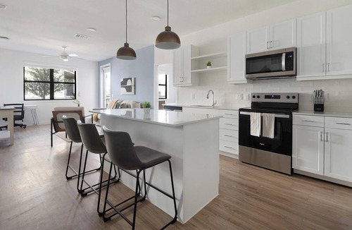 Austin Apartment | Landing | Stylish 2BD, Gym, Clubhouse