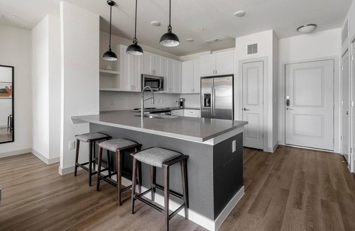 Lower Basin Lake Travis Apartment | Landing | Stylish 2BD, Pool, Gym
