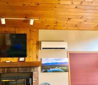 Carroll House | Large 5 bedroom Bretton Woods Townhome 1 gig WiFi
