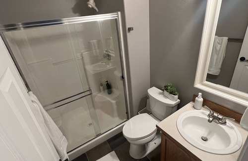 South Hill House | Large renovated home in gated community