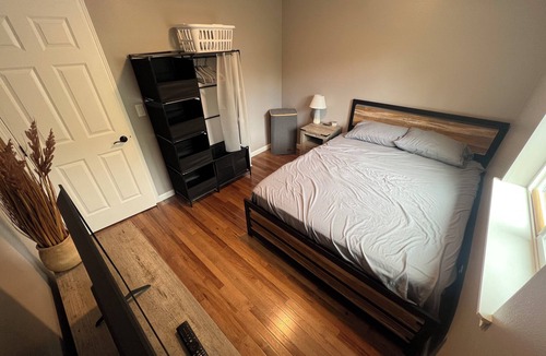 South Hill House | Large renovated home in gated community
