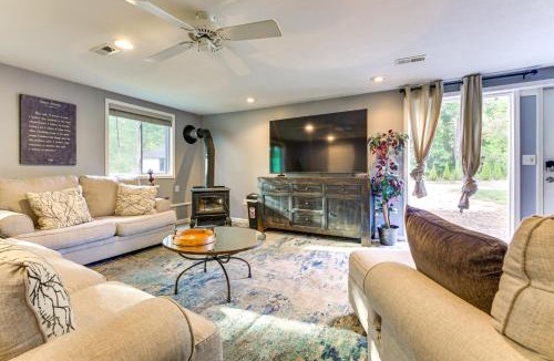 New Albany House | Large Yard w/Pond: Family Retreat in New Albany!