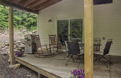 Bakersville Cottage | Laurel Creek Cottage -Creekside/Near Roan Mountain (rate includes cleaning fee)