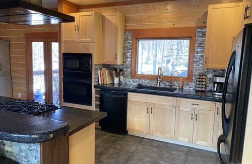 Buffalo Soapstone House | Lazy Mountain View- Spacious log home with mountain views, just north of Palmer
