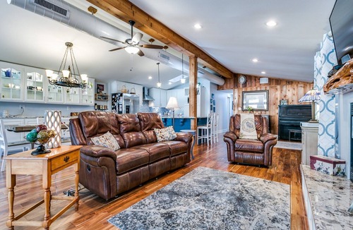 Granite Shoals House | LBJ Lakefront-Private dock and great sunsets!