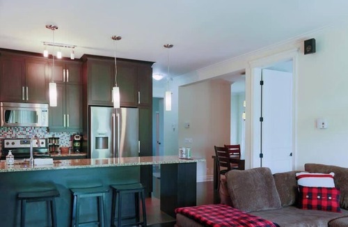 Bromont Condo | Le Champlain 101 Duplex avec Piscine by Alchalet