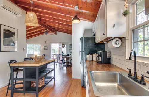 Black Mountain Cottage | 'Le-Petit Chalet' w/Fire Pit ~ 15 Mi to Asheville