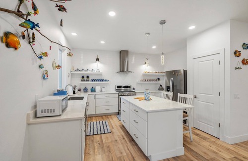 Bayshore - Klatt House | LE2: 4-bedroom 3,5 bathroom house in gorgeous Anchorage neighborhood