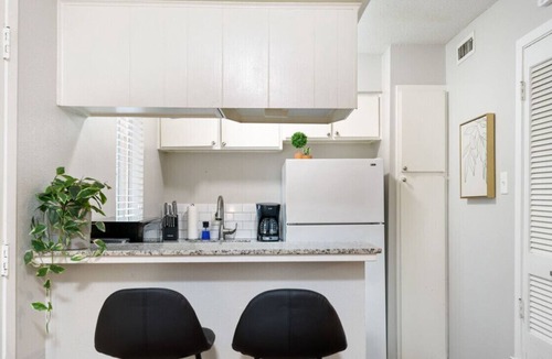 Hyde Park Apartment | Lemon Tree #106 xxxx