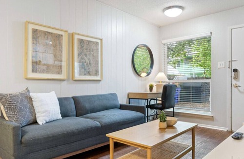 Hyde Park Apartment | Lemon Tree #106 xxxx