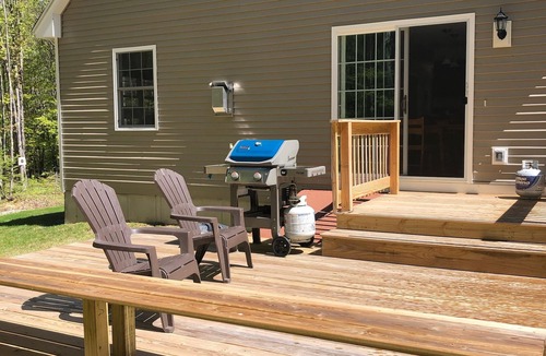 Danbury House | Less than 1 mile from Ragged Mountain