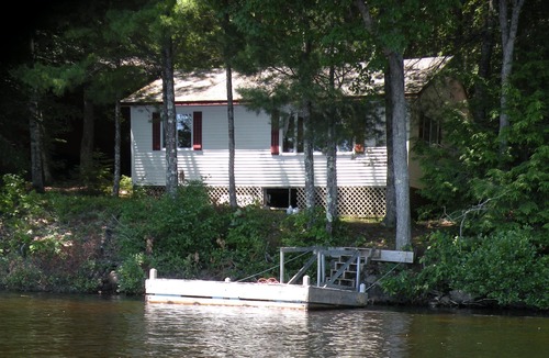 Damariscotta Cottage | Life is Better at the Lake! Lake Pemaquid Lakefront Cottage