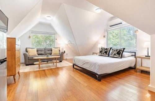 Holly Apartment | Light-Filled Loft near Lady Bird Lake