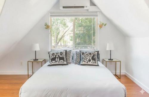 Holly Apartment | Light-Filled Loft near Lady Bird Lake