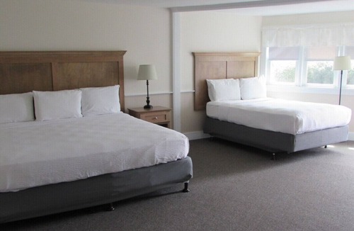 West Dennis Hotel | Lighthouse Inn