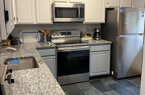 Lincoln Condo | Lincoln/White Mnt 2Br/2Ba-King bed-A/C-Pool-Monthly rental