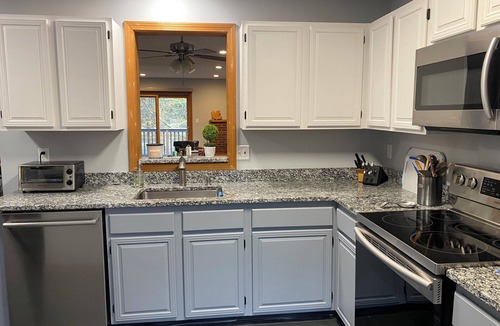 Lincoln Condo | Lincoln/White Mnt 2Br/2Ba-King bed-A/C-Pool-Monthly rental