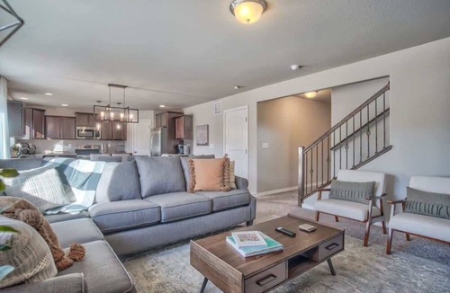Woodmoor House | Lindenmere Estate! Chic Villa w Game Loft & BBQ