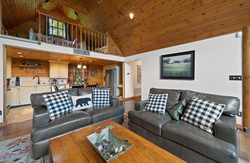 Sugar Mountain Cabin | Little Heaven-one level! hot tub, multi games, pets allowed, Sugar Mountain