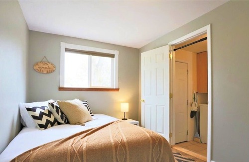 South Westminster Apartment | Loftium | Charming Guest Suite In a Desirable Neighborhood