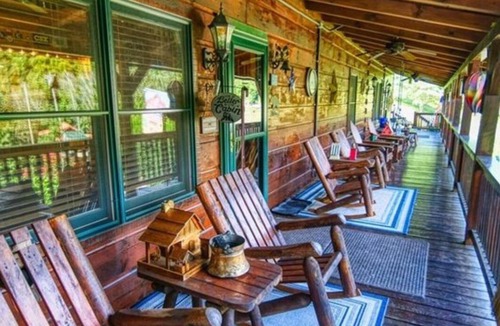 Creston Cabin | Log Cabin at the Twisted River