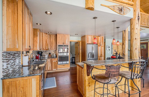 Valley of the Sun Cabin | Log Cabin on 10 Acres with Loft and Soaker Tub.