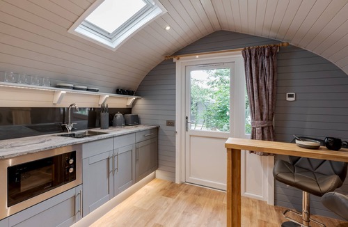 Skipton Cabin | Long Ashes - Tether - a long ashes park that sleeps 2 guests in 1 bedroom