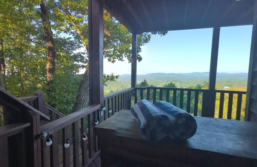 Murphy Ski Chalet | Long Range Mountain & Valley Views from this Beautiful Chalet