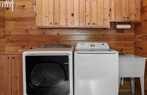 Whittier Cabin | Long Range Mtn Views, End of Road Privacy, Firepit, Pool Table, Gourmet Kitchen