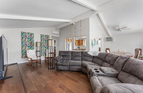 Kiteley Apartment | Longmont board games, beds, and boats - 4BR