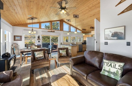 Warm Springs Cabin | Lookout Lodge/New Private Hot Tub/Panoramic Views
