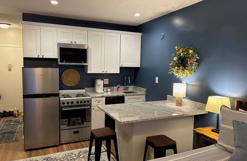 Lincoln Condo | Loon's Edge Retreat -Recently Renovated, Ski, Hike, Mountain views, Pool/hot tub