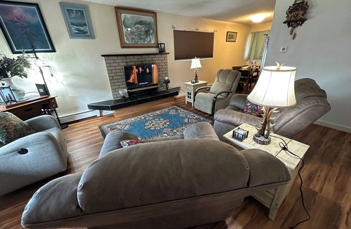 Sand Lake House | Lovely 2-bedroom duplex in Anchorage perfect for your getaway.