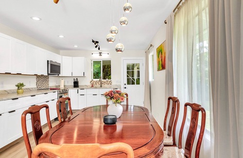 Kapoho House | Lovely 2-bedroom Hawaiiana near historic Pāhoa Town close to Black Sand Beaches
